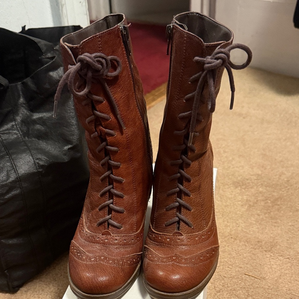 Brown Lace-Up Leather Boots used